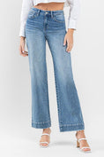 Load image into Gallery viewer, Gwen Wide Leg Jeans
